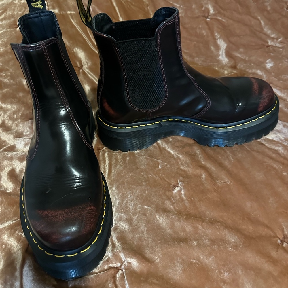 Dr. Martens platform Chelsea boot burgundy size 9